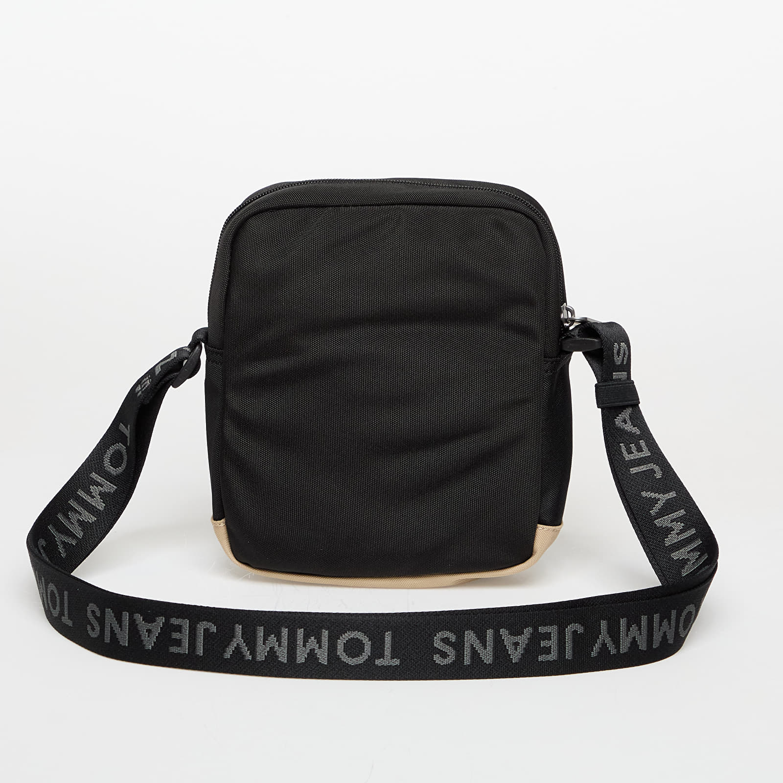 Umhängetaschen Tommy Jeans Ess Daily Square Bag Black