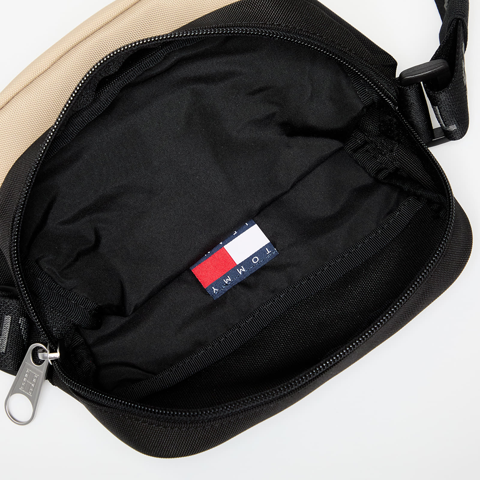 Umhängetaschen Tommy Jeans Ess Daily Square Bag Black