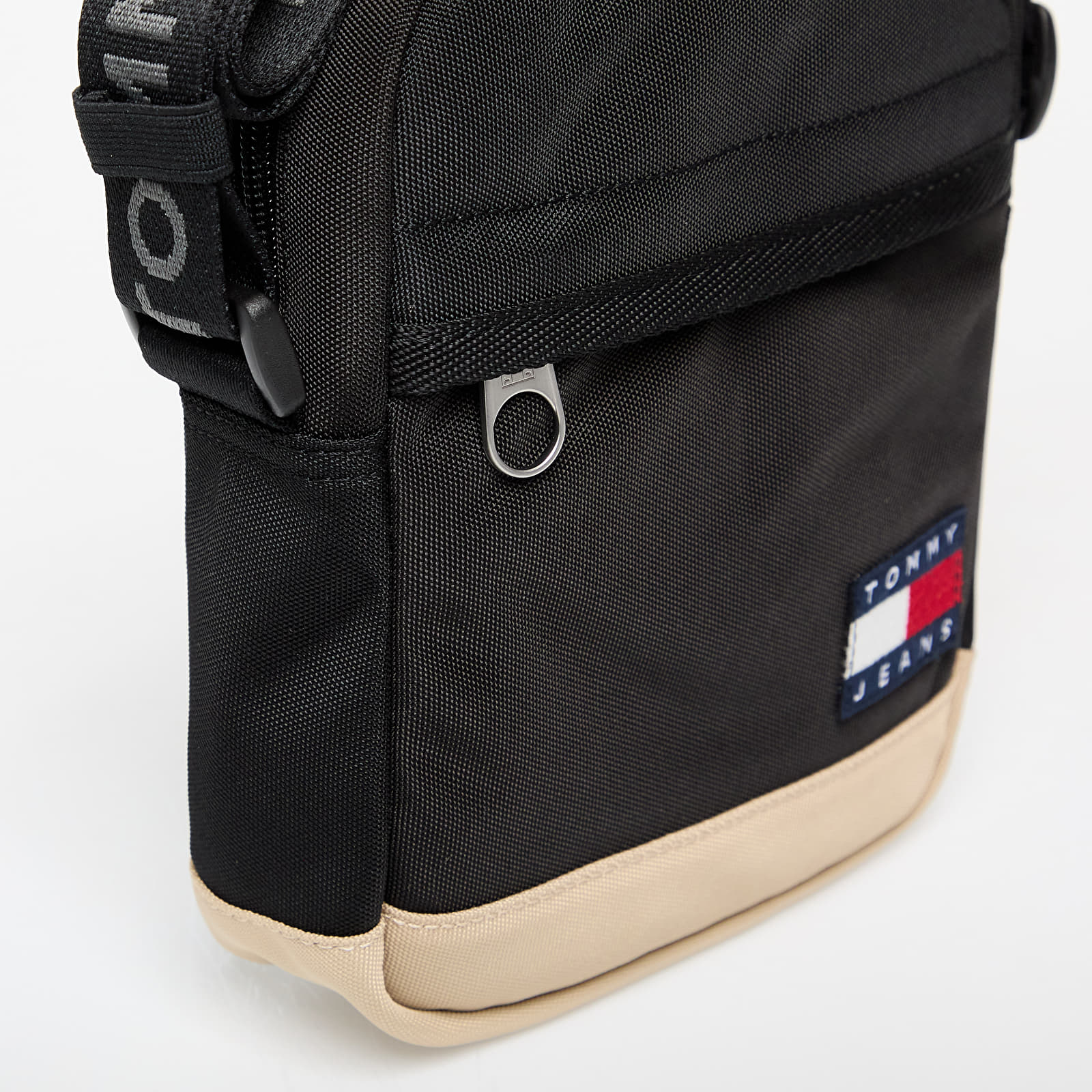 Umhängetaschen Tommy Jeans Ess Daily Square Bag Black