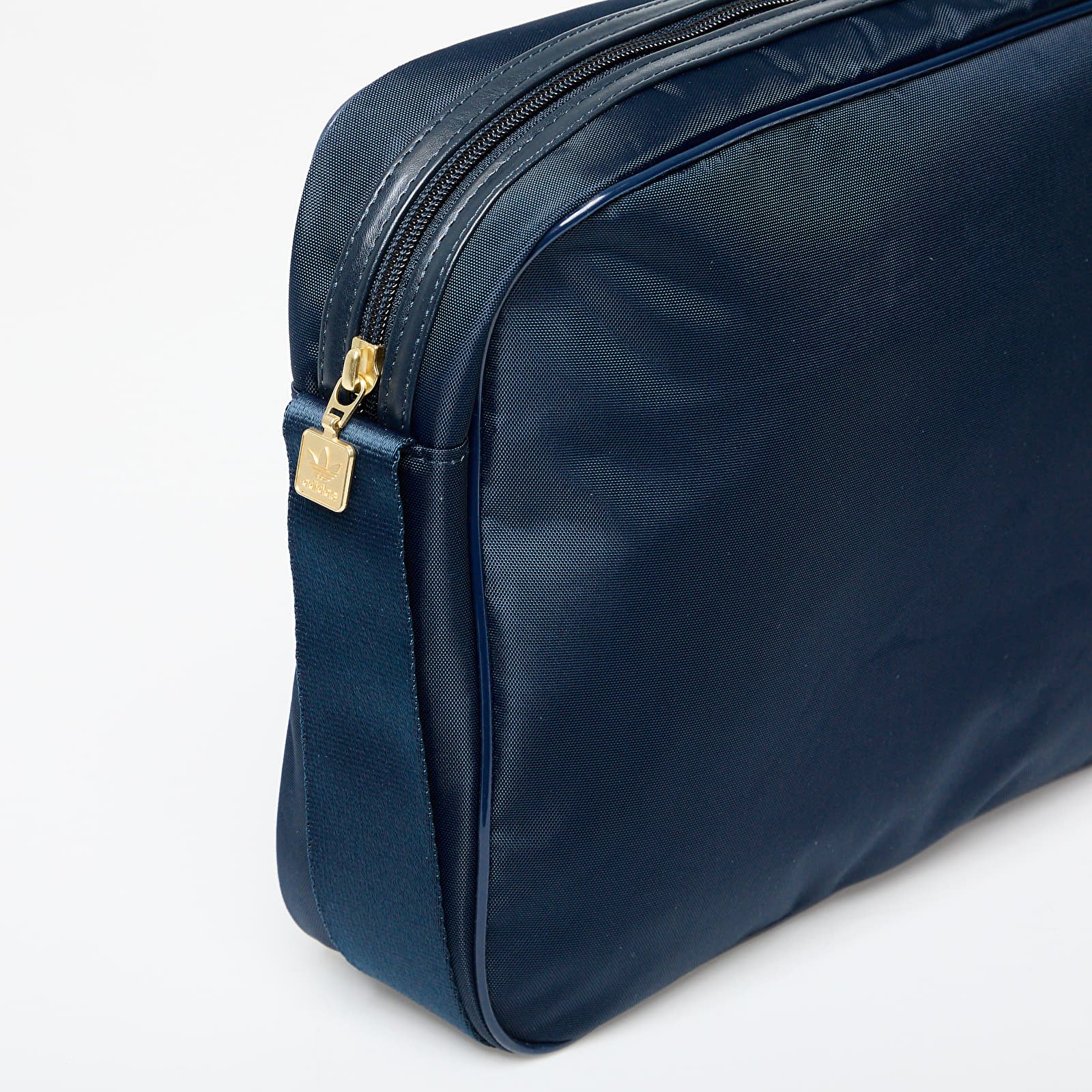 Tašky přes rameno adidas Airliner Bag Aurora Ink