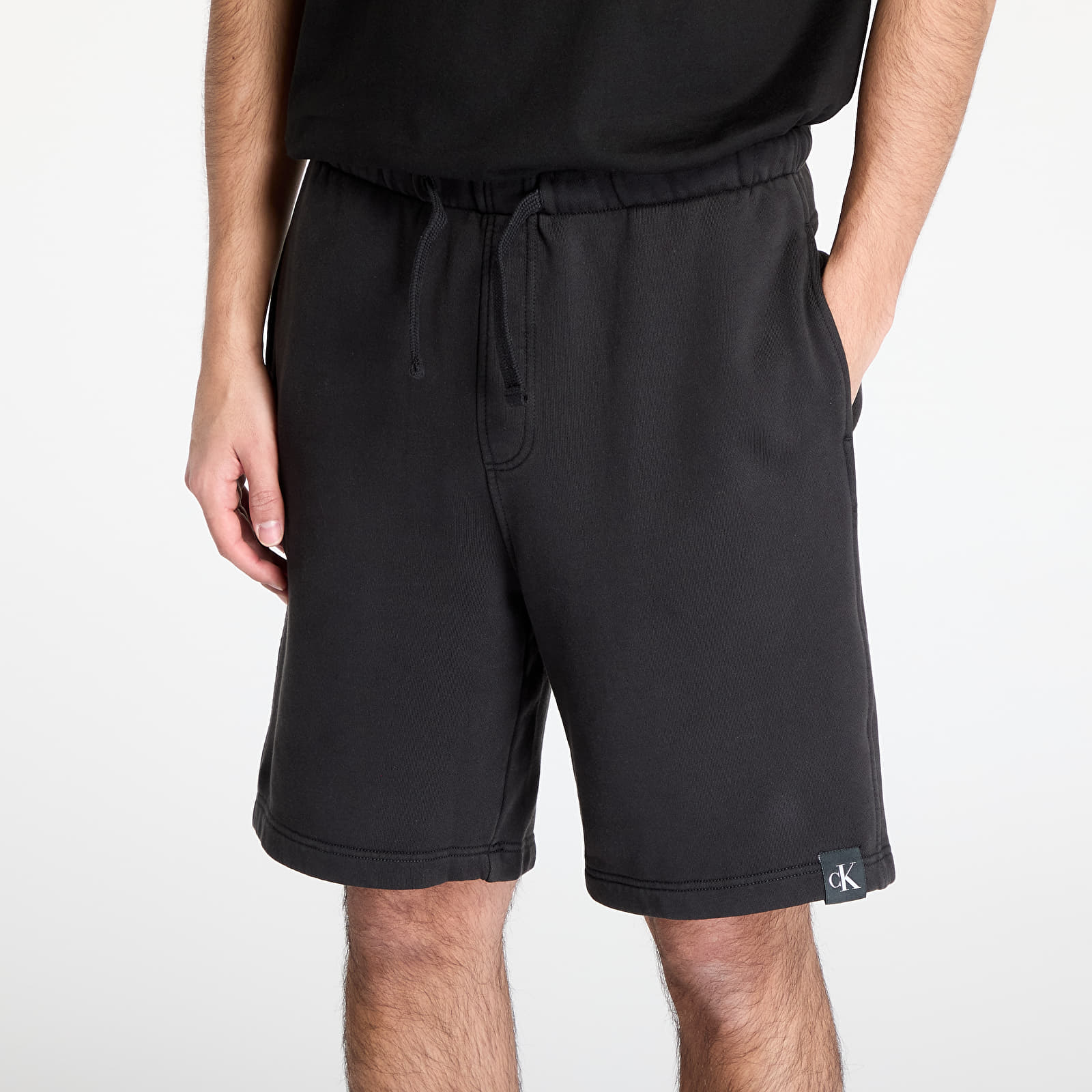 Miesten shortsit Calvin Klein Jeans Garment Dye Short Black