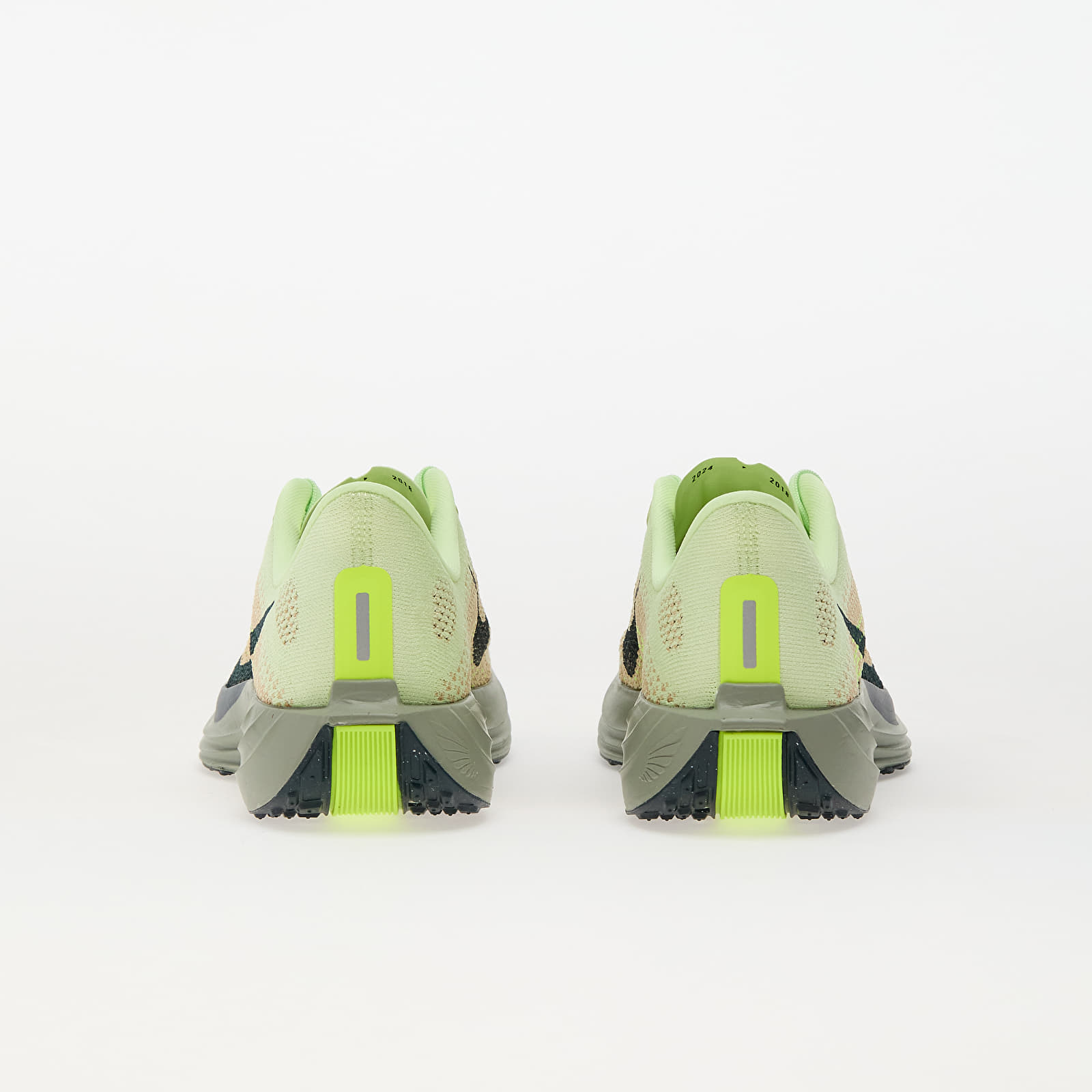 Dámské tenisky a boty Nike W Pegasus Plus Barely Volt/ Armory Navy-Sesame-Jade Horizon-Armory Navy-Volt