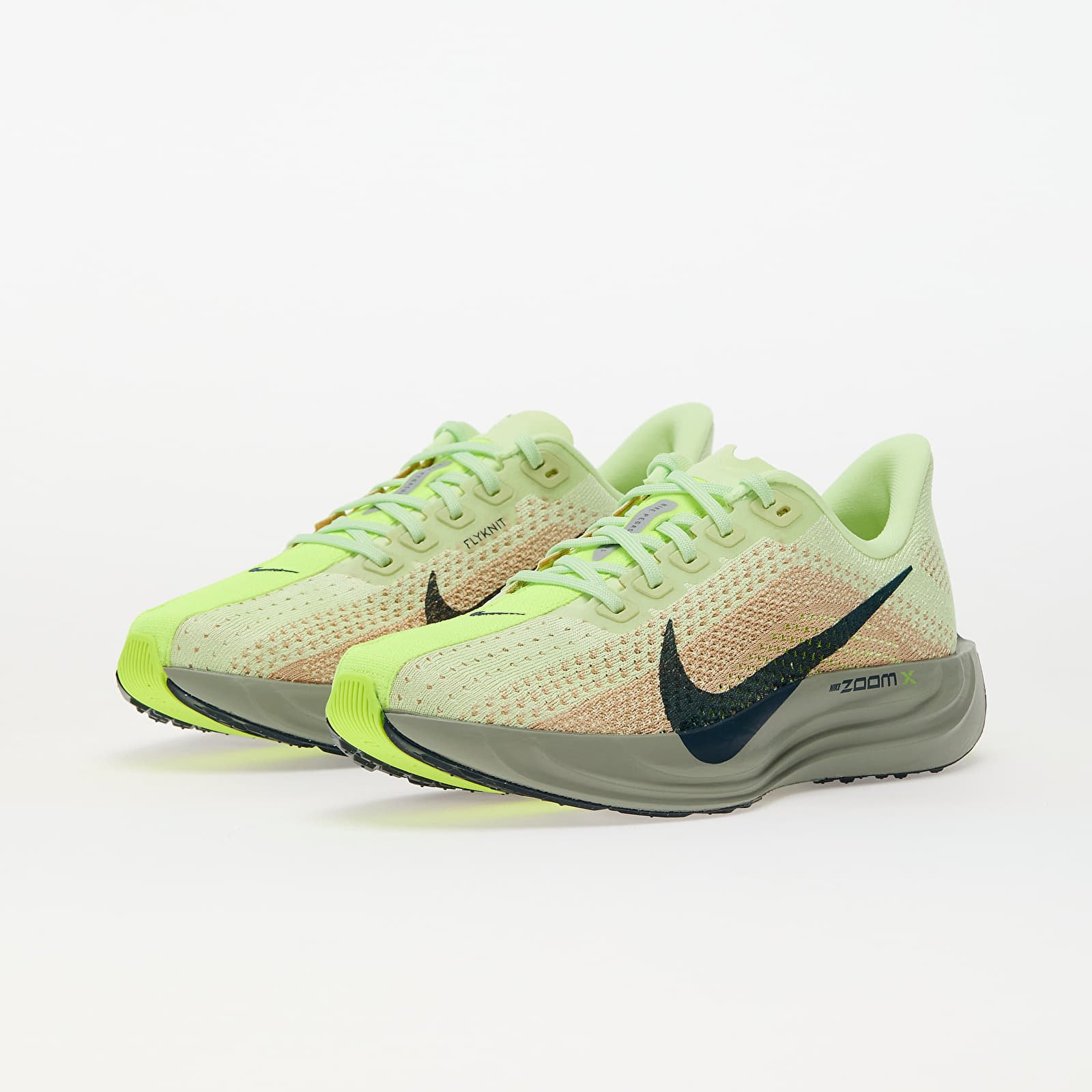 Dámské tenisky a boty Nike W Pegasus Plus Barely Volt/ Armory Navy-Sesame-Jade Horizon-Armory Navy-Volt