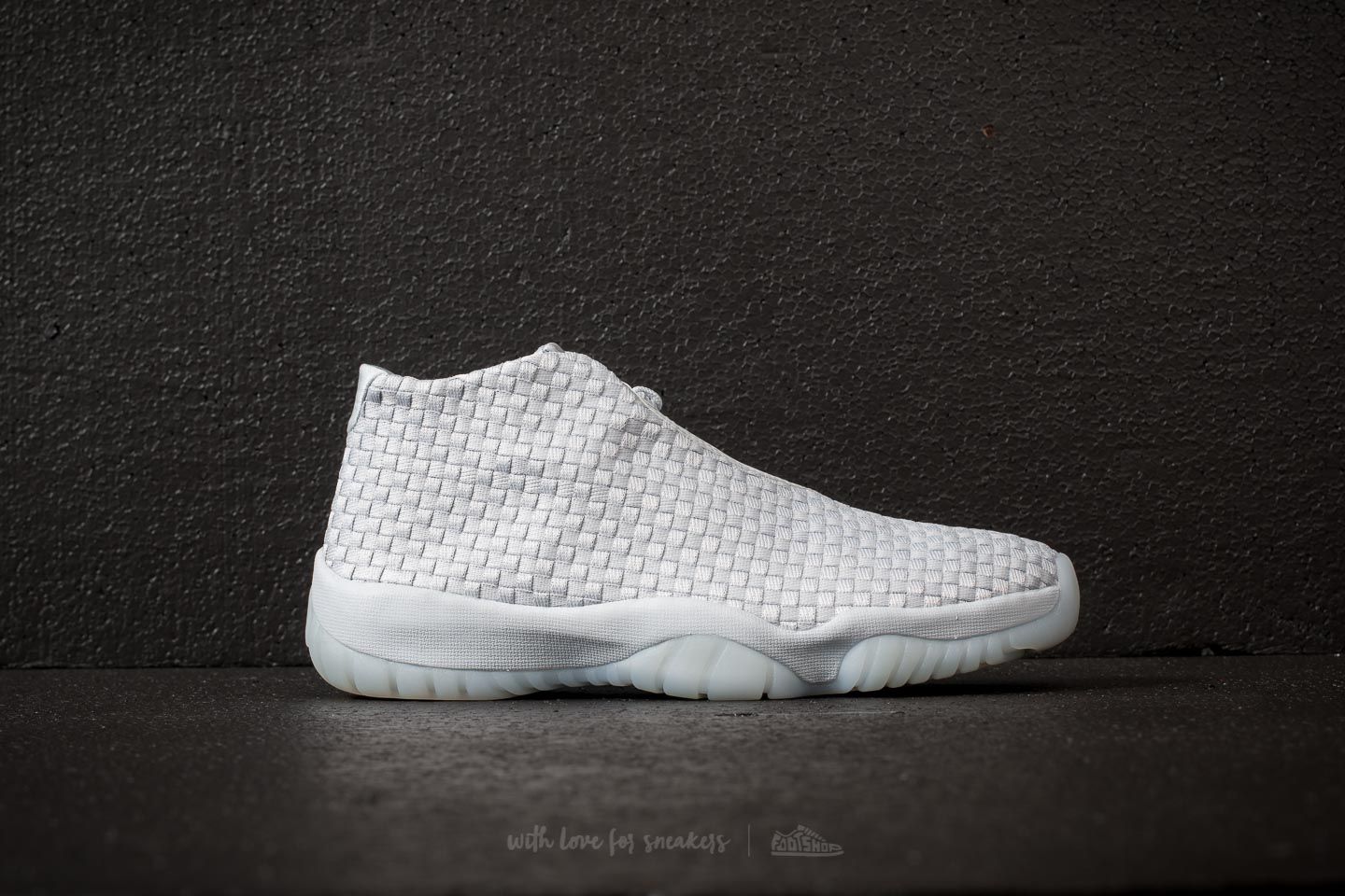 Air jordan future pure platinum top