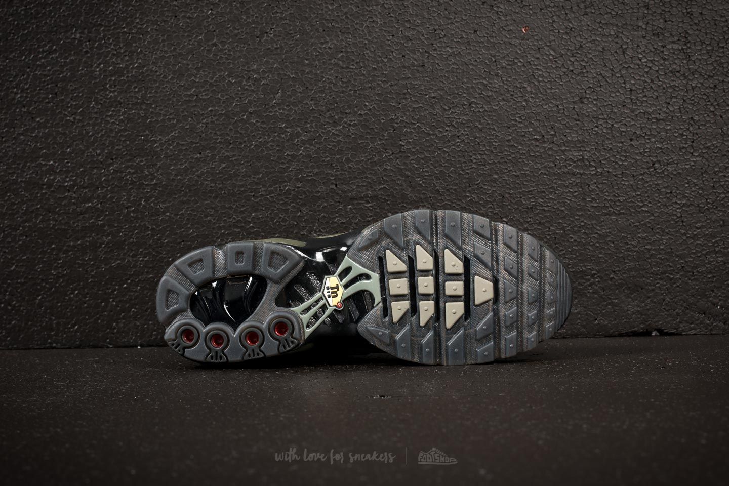Scarpe uomo Nike Air Max Plus JCRD Cargo Khaki/ Dark Stucco-Black