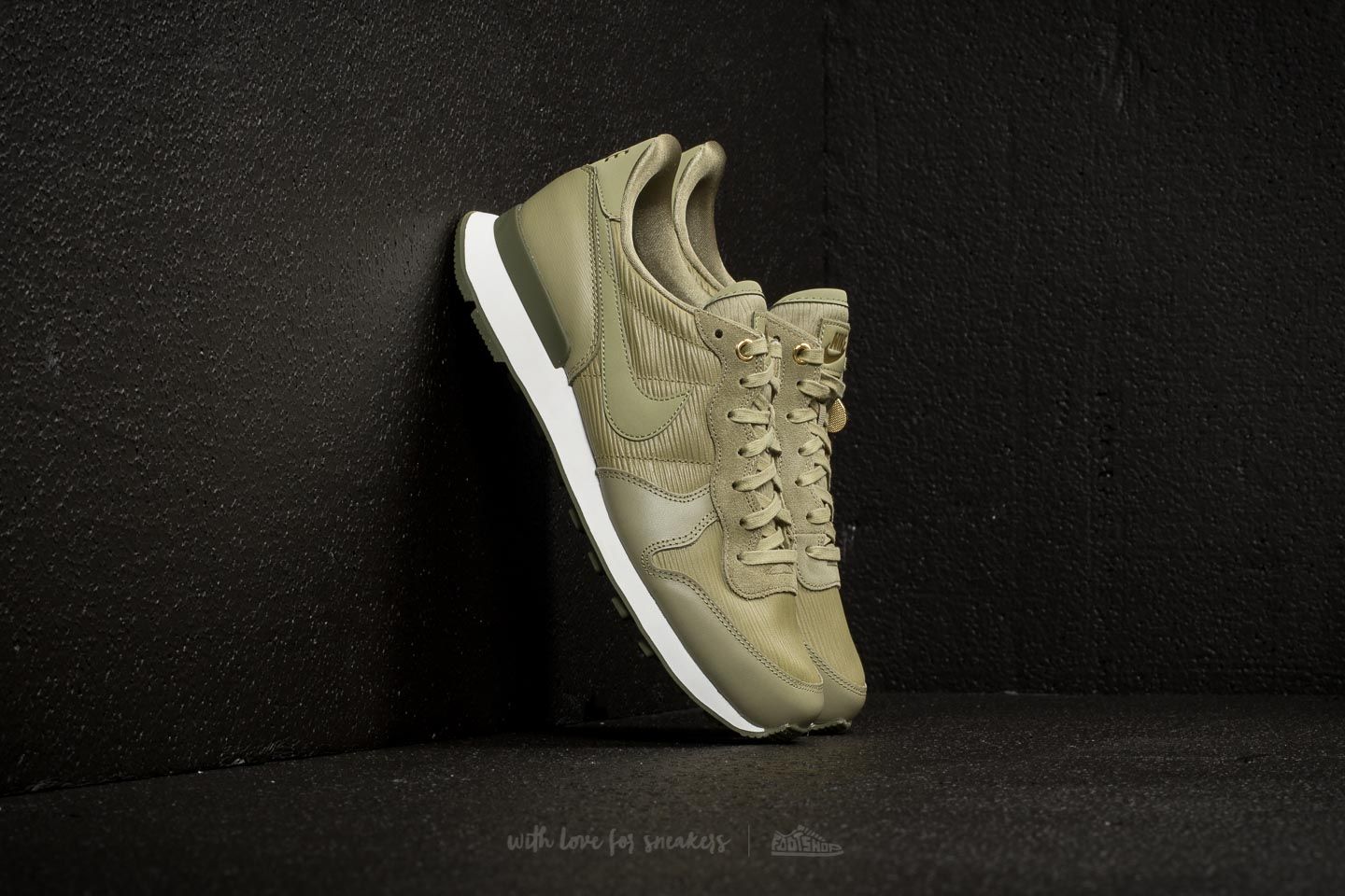 Women s shoes Nike Wmns Internationalist Premium Neutral Olive Neutral Olive Footshop