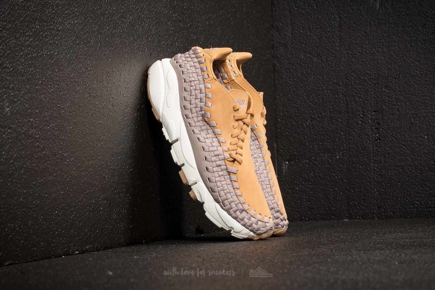 Damesko Nike Wmns Air Footscape Woven Elemental Gold/ Sepia Stone