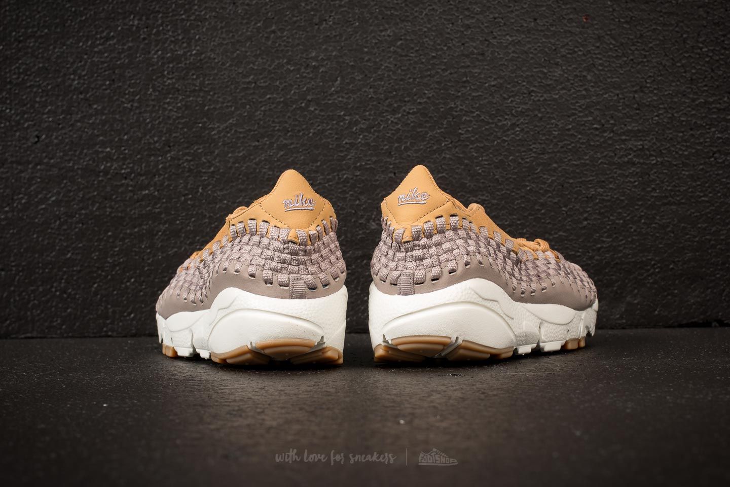 Damesko Nike Wmns Air Footscape Woven Elemental Gold/ Sepia Stone