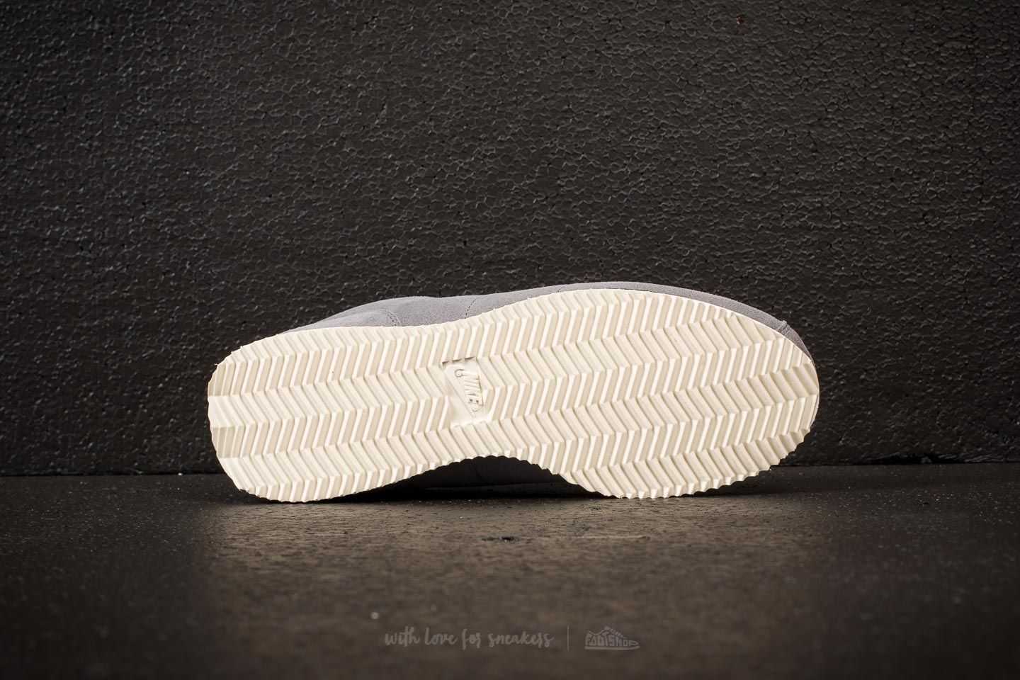 Zapatillas Hombre Nike Cortez Basic SE Gunsmoke/ Black-Sail