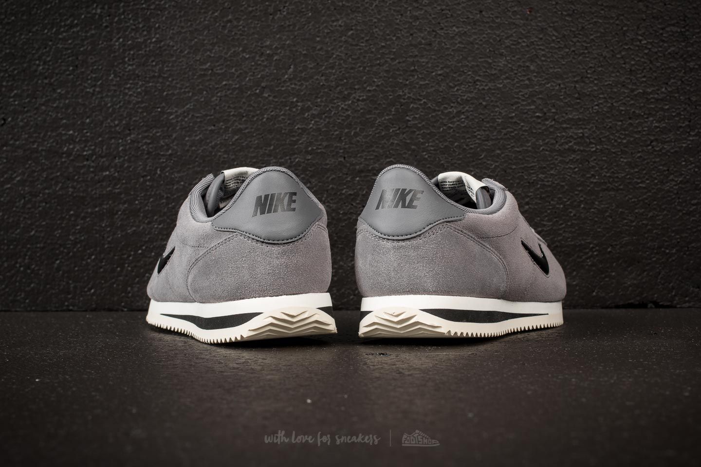 Zapatillas Hombre Nike Cortez Basic SE Gunsmoke/ Black-Sail