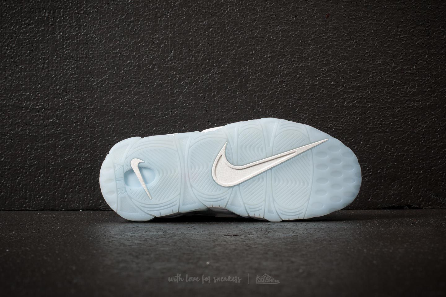 Nike w air deals more uptempo white/chrome-blue tint