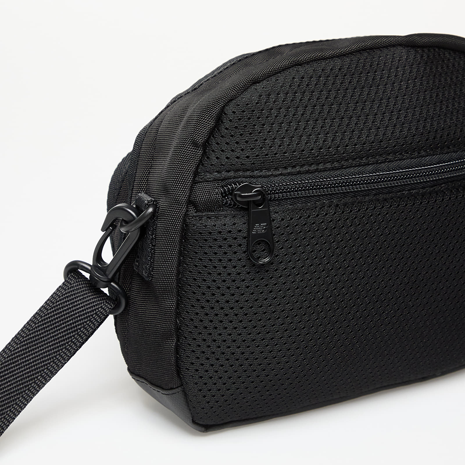 Ledvinky New Balance Athletics Sling Bag Black