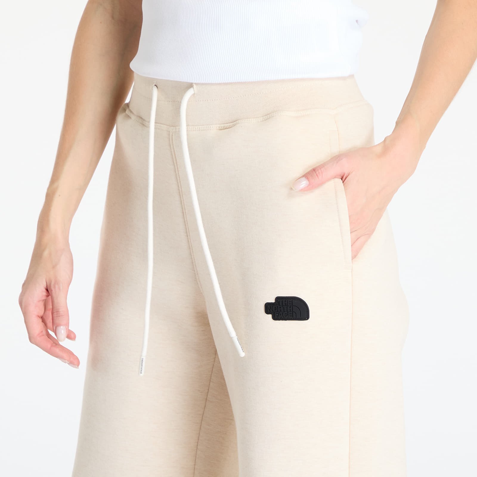 Pantaloni de trening pentru femei The North Face Wide Leg Jogger TNF White