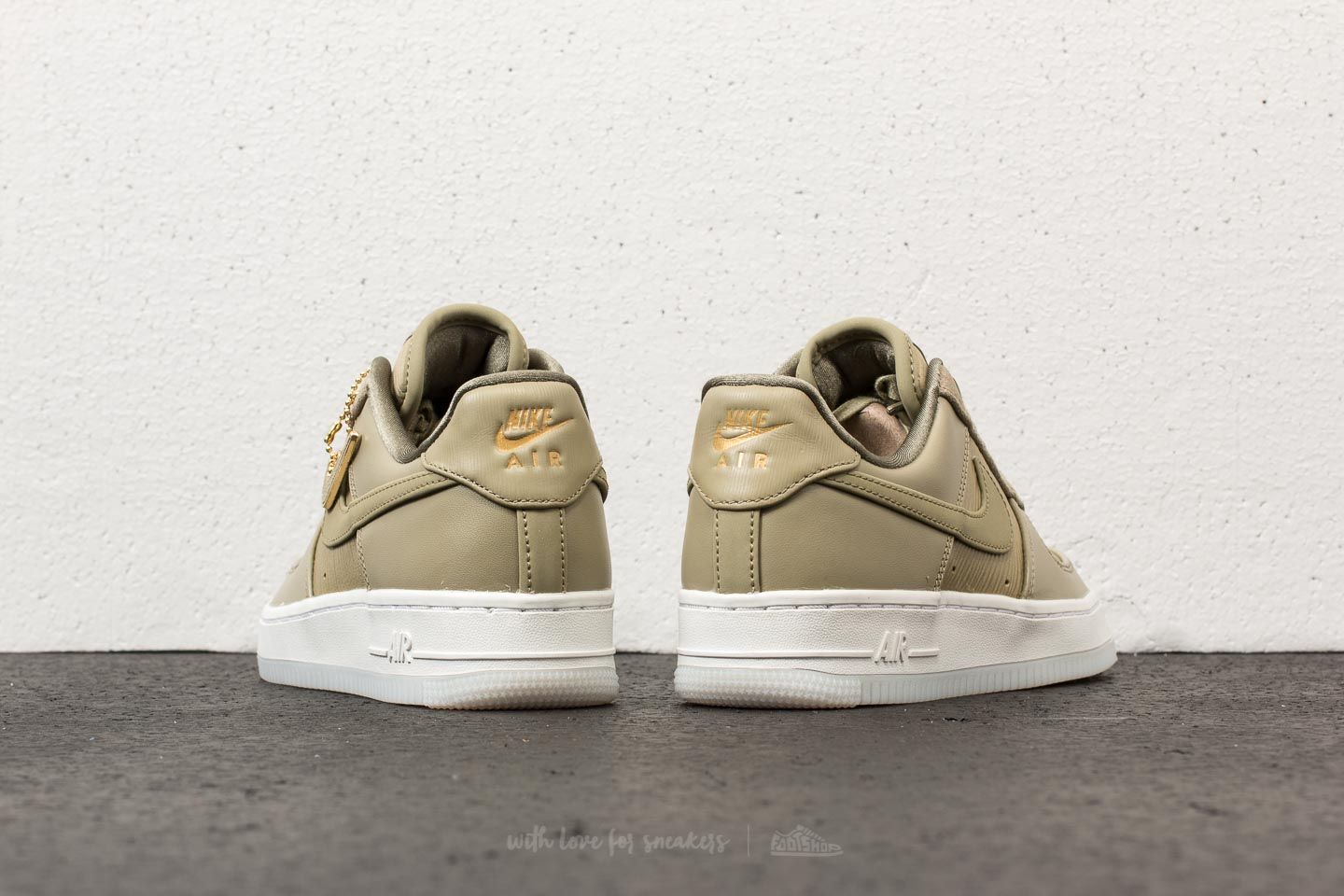 Damen Sneaker und Schuhe Nike Wmns Air Force 1 '07 LX Neutral Olive/ Neutral Olive