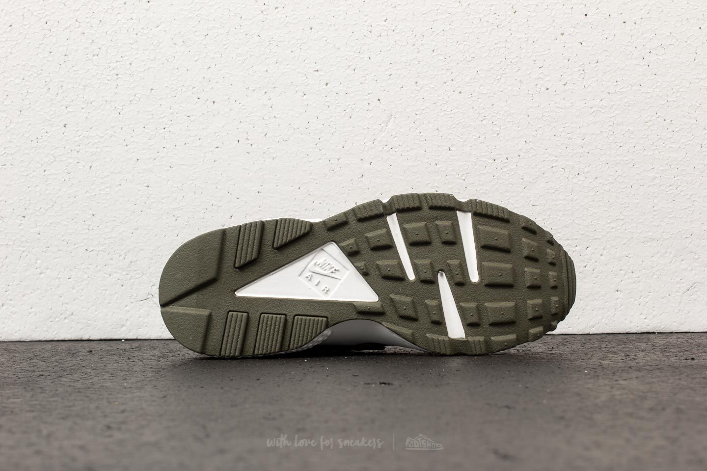 Nike huarache nm mujer olive deals