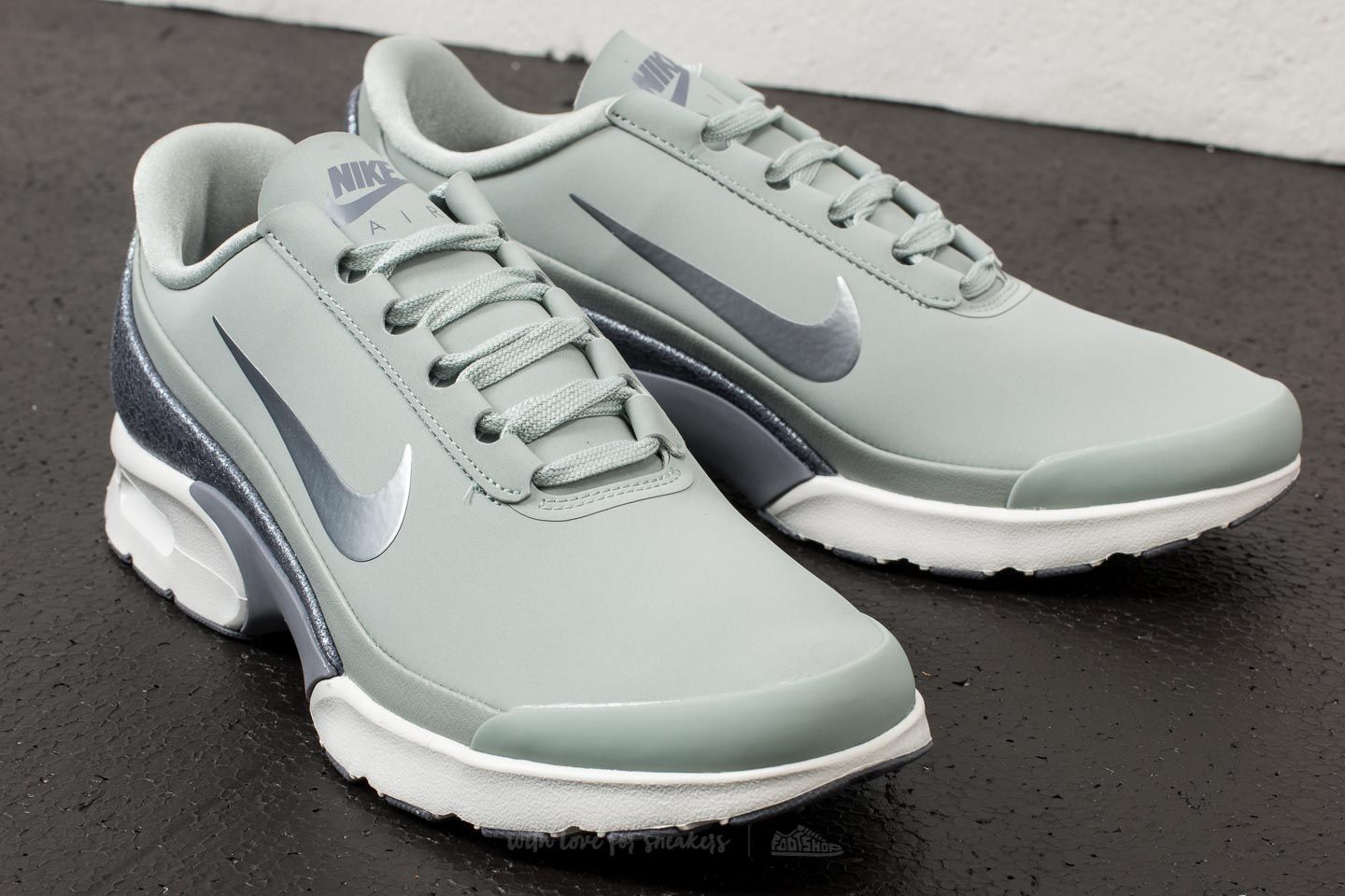 Női cipők Nike Wmns Air Max Jewell Leather Light Pumice/ Metallic Cool Grey