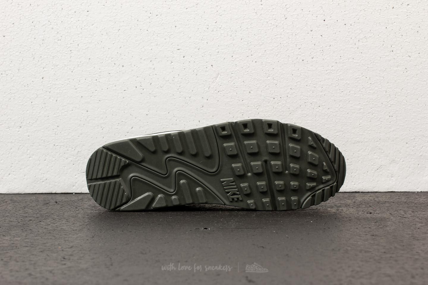 Air max 90 essential sequoia cargo khaki hotsell  and  white