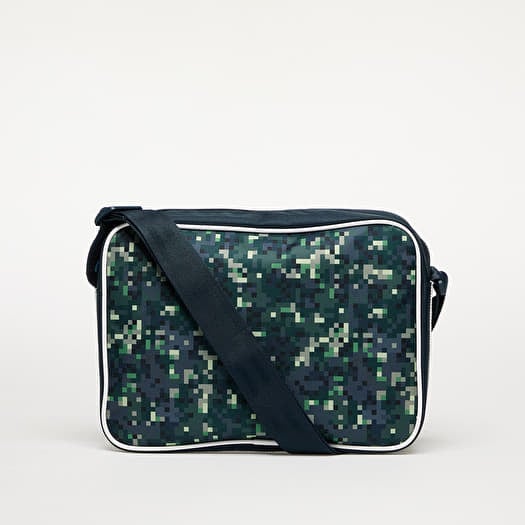 adidas x Minecraft★Classic Airliner Bag 人気コラボ 完売間近 adidas x Minecraft☆Classic Airliner Bag 人気コラボ 完売間近