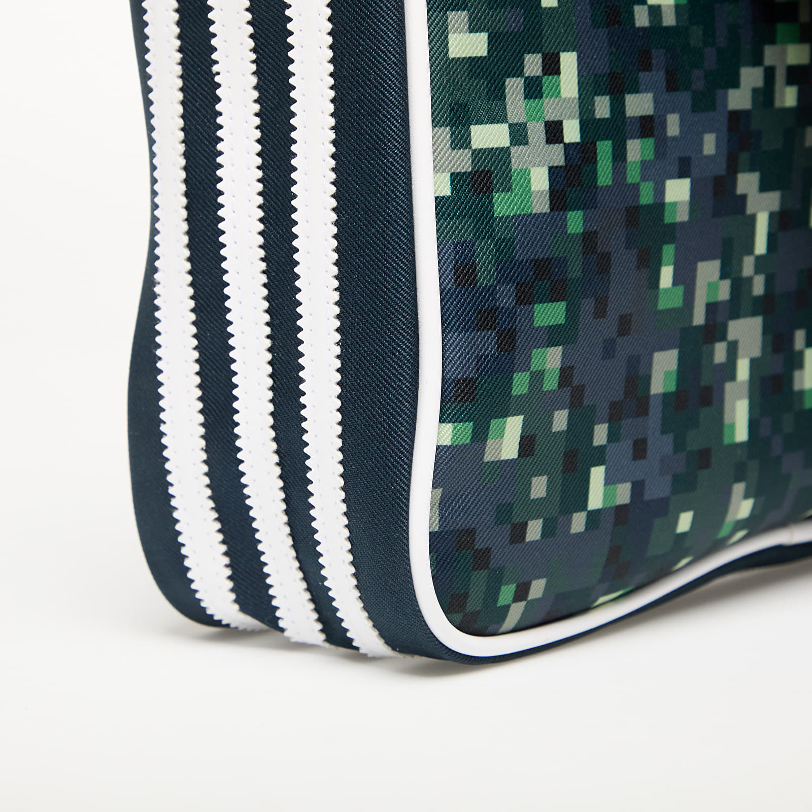 Crossbody bags adidas Minecraft Classic Airliner Blue/ Aurora Ink