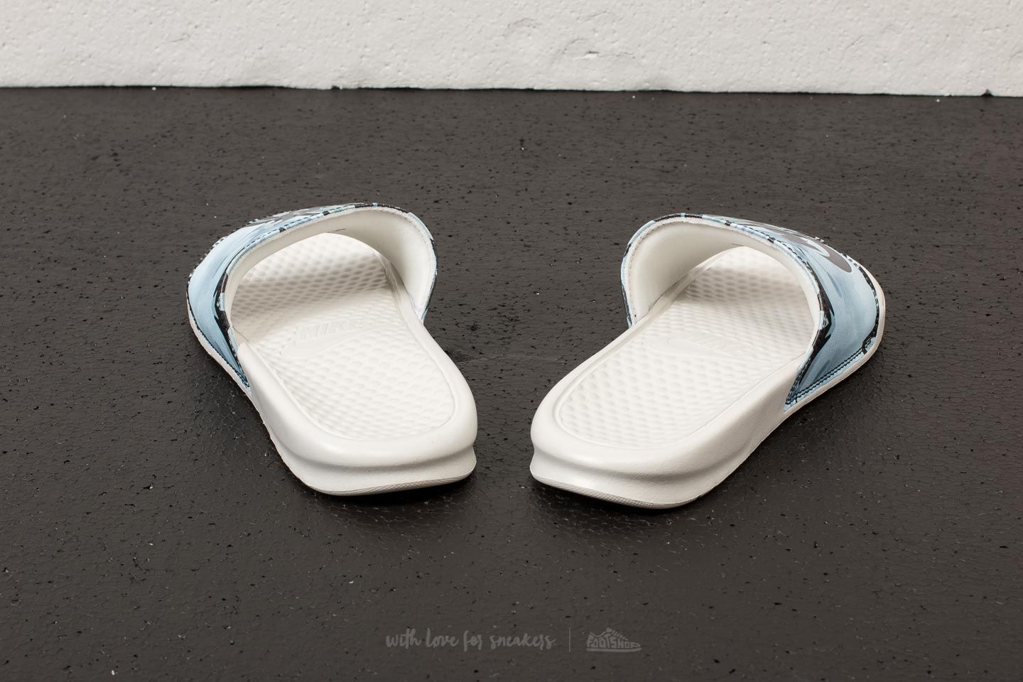 Nike Wmns Benasi JDI Print Light Bone/ Light Carbon | Footshop