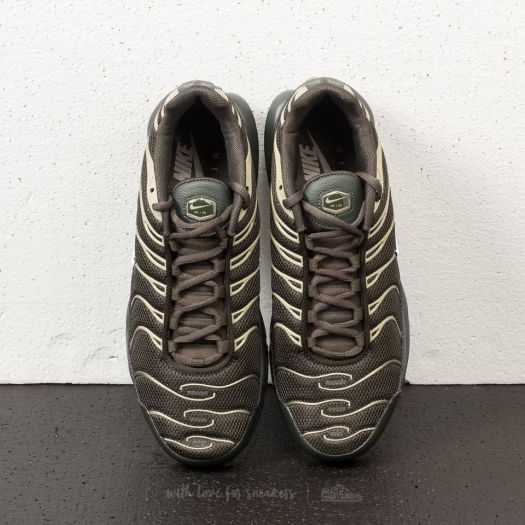 Air max discount plus sequoia