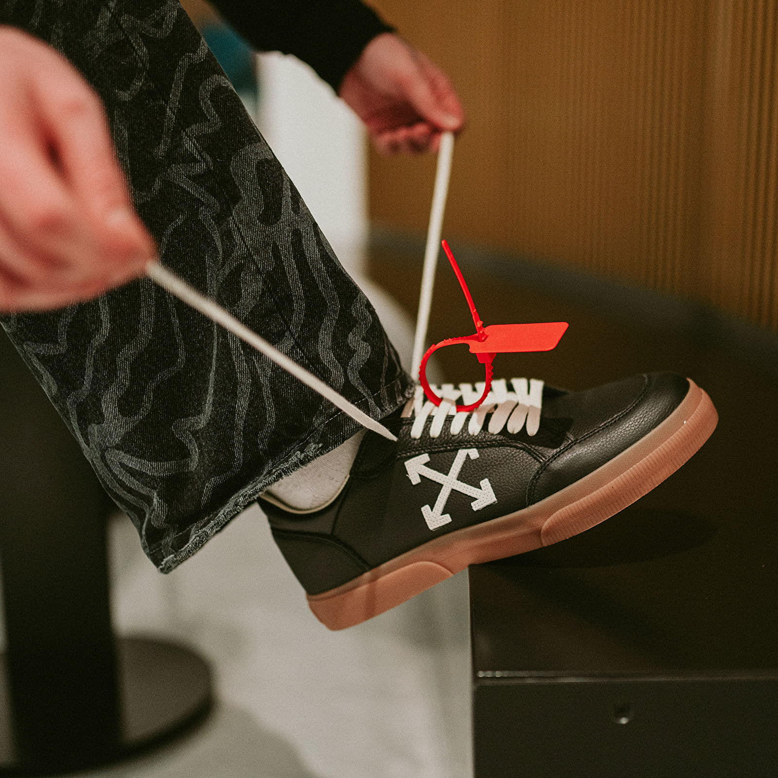 Férfi cipők Off-White New Low Vulcanized Leather Black Ivory