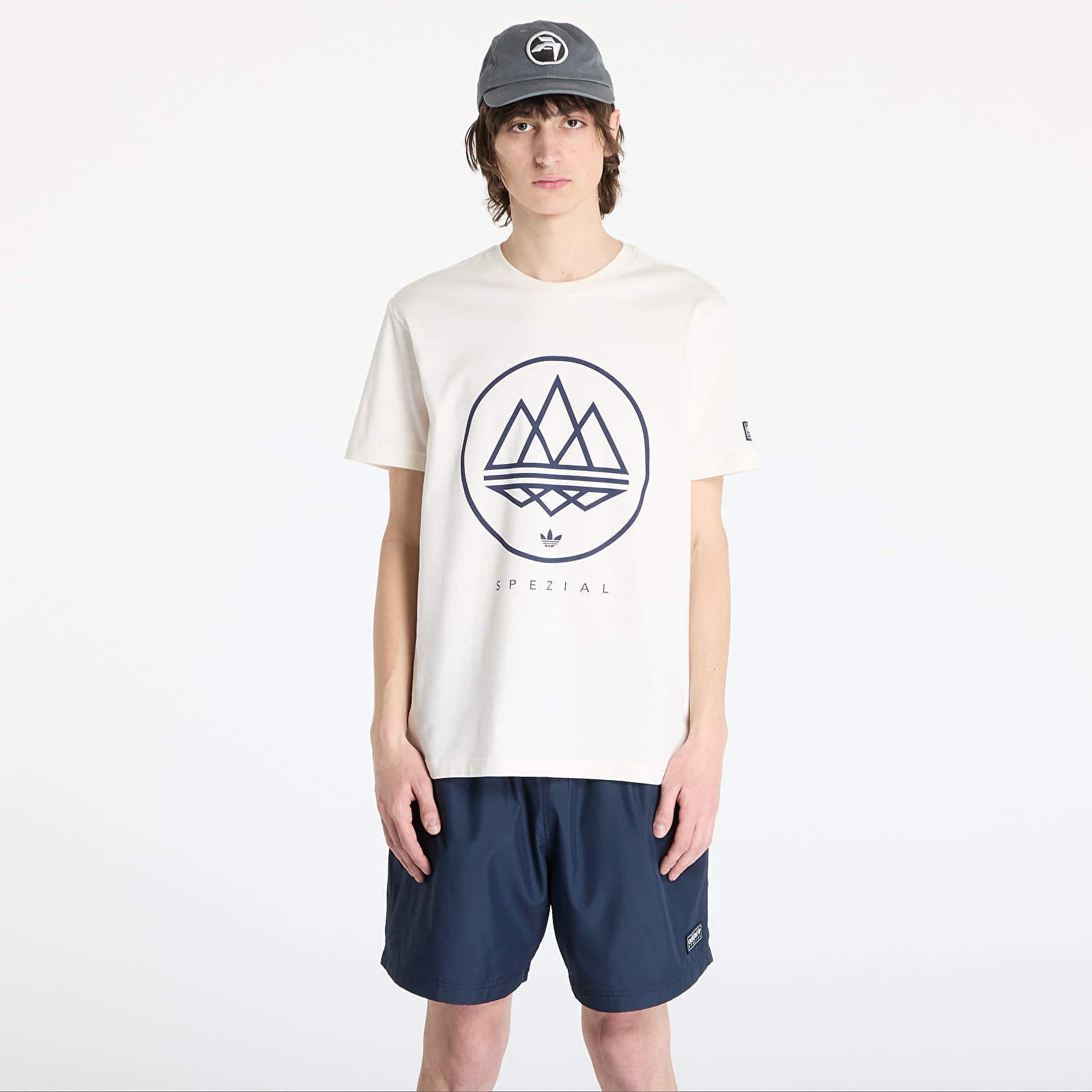 Camisetas de hombre adidas Mod Spezial Tee Beige/ Chalk White/ Wild Pine