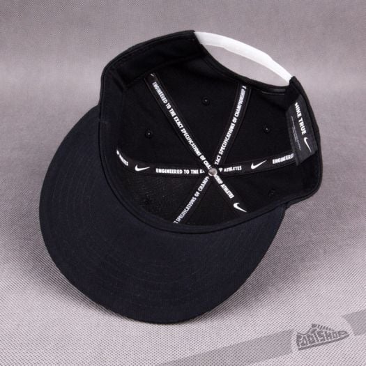 Nike graphic on sale cap