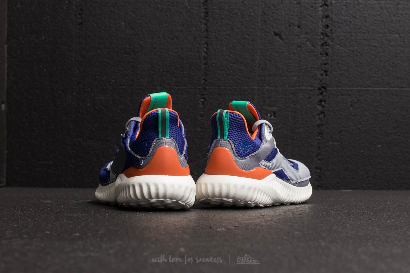 Adidas kolor alphabounce 2025