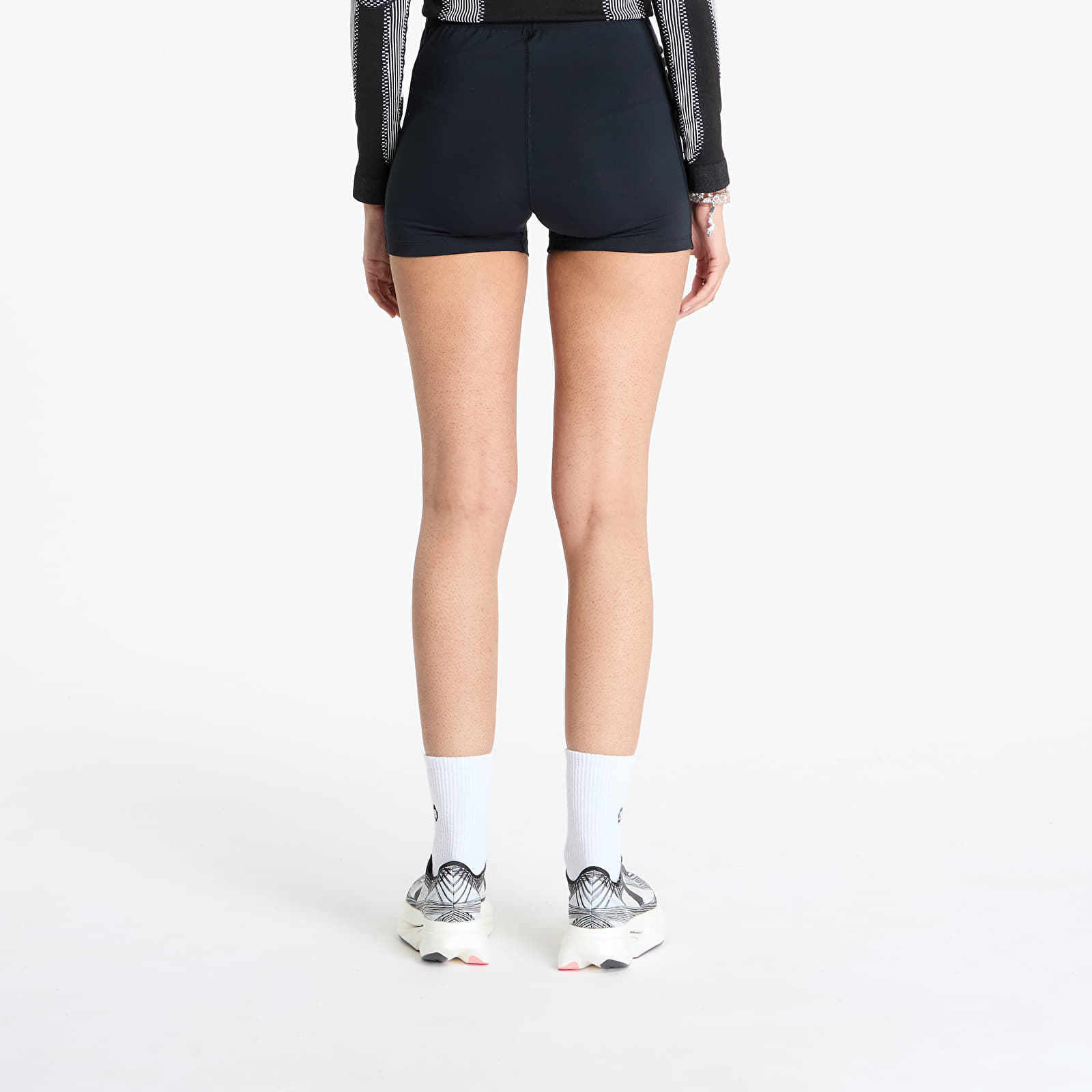 Naisten shortsit Under Armour Run 96 Short Black/ White Quartz