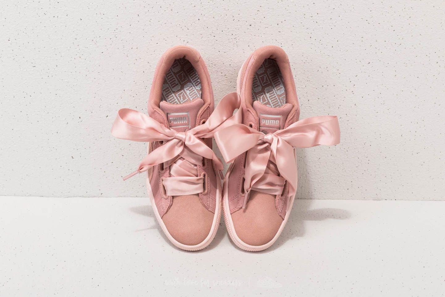 Suede online heart pebble