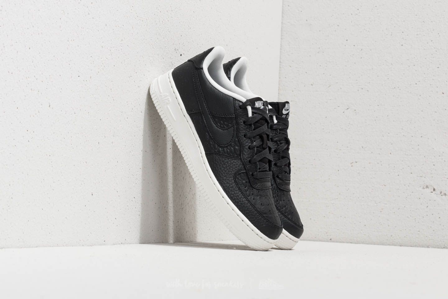 Dámske topánky a tenisky Nike Air Force 1 LV8 (GS) Black/ Black-Summit White