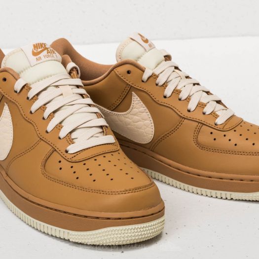 Nike Air Force 1 07 LV8