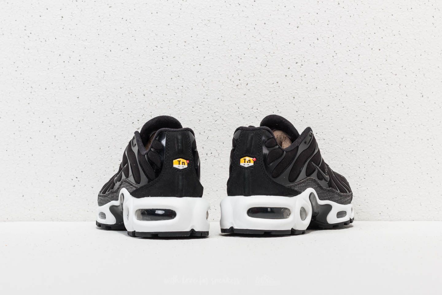 Women s shoes Nike Wmns Air Max Plus Premium Black Black Anthracite White Footshop