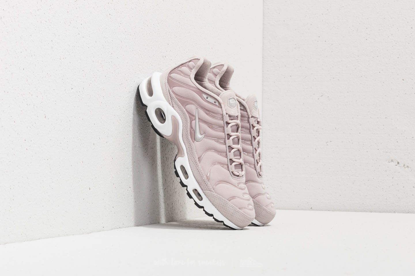 Дамски кецове и обувки Nike Wmns Air Max Plus Premium Moon Particle/ Moon Particle
