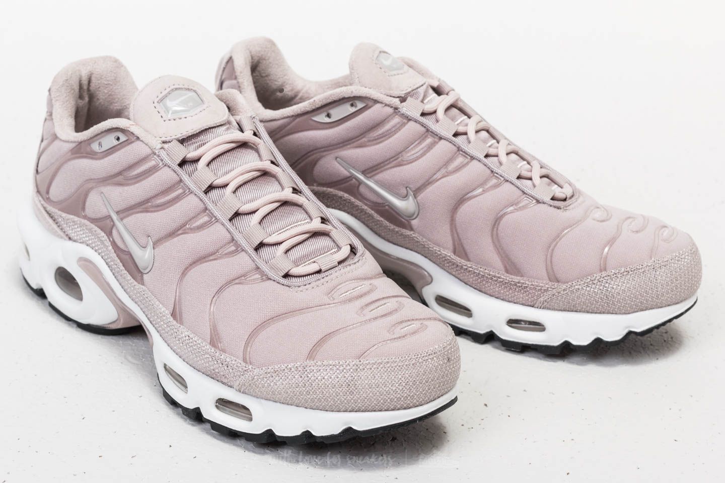 Дамски кецове и обувки Nike Wmns Air Max Plus Premium Moon Particle/ Moon Particle