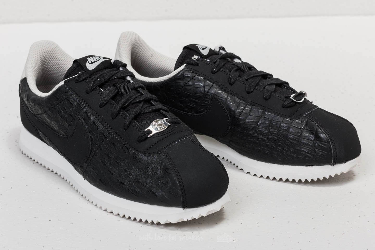 Scarpe donna Nike Cortez Basic Leather SE (GS) Black/ Black-Light Bone