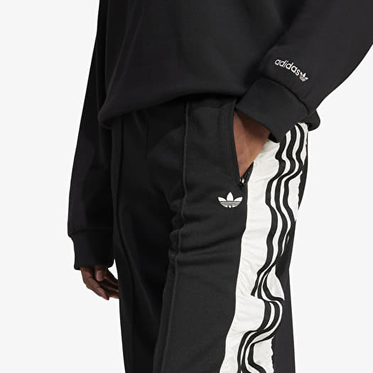 adidas R3CD TRACK PANTS ブラック/ホワイト Clothing - adidas Originals R3CD Track Pants - Black | adidas Oman
