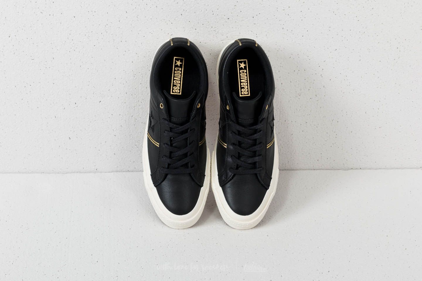 Sapatos de mulher Converse One Star OX Black/ Gold/ Egret