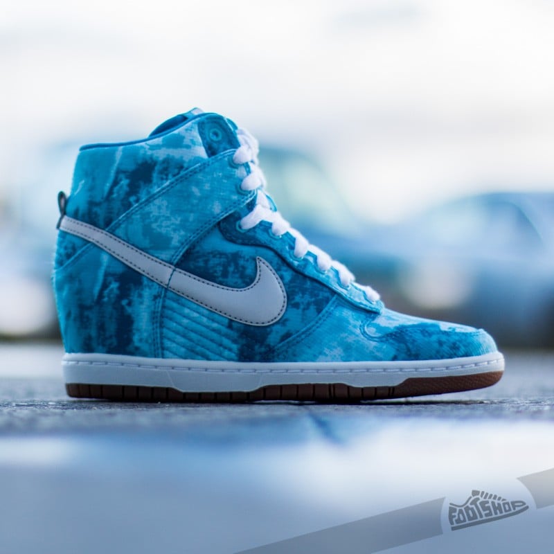 Nike dunk sky hi print top
