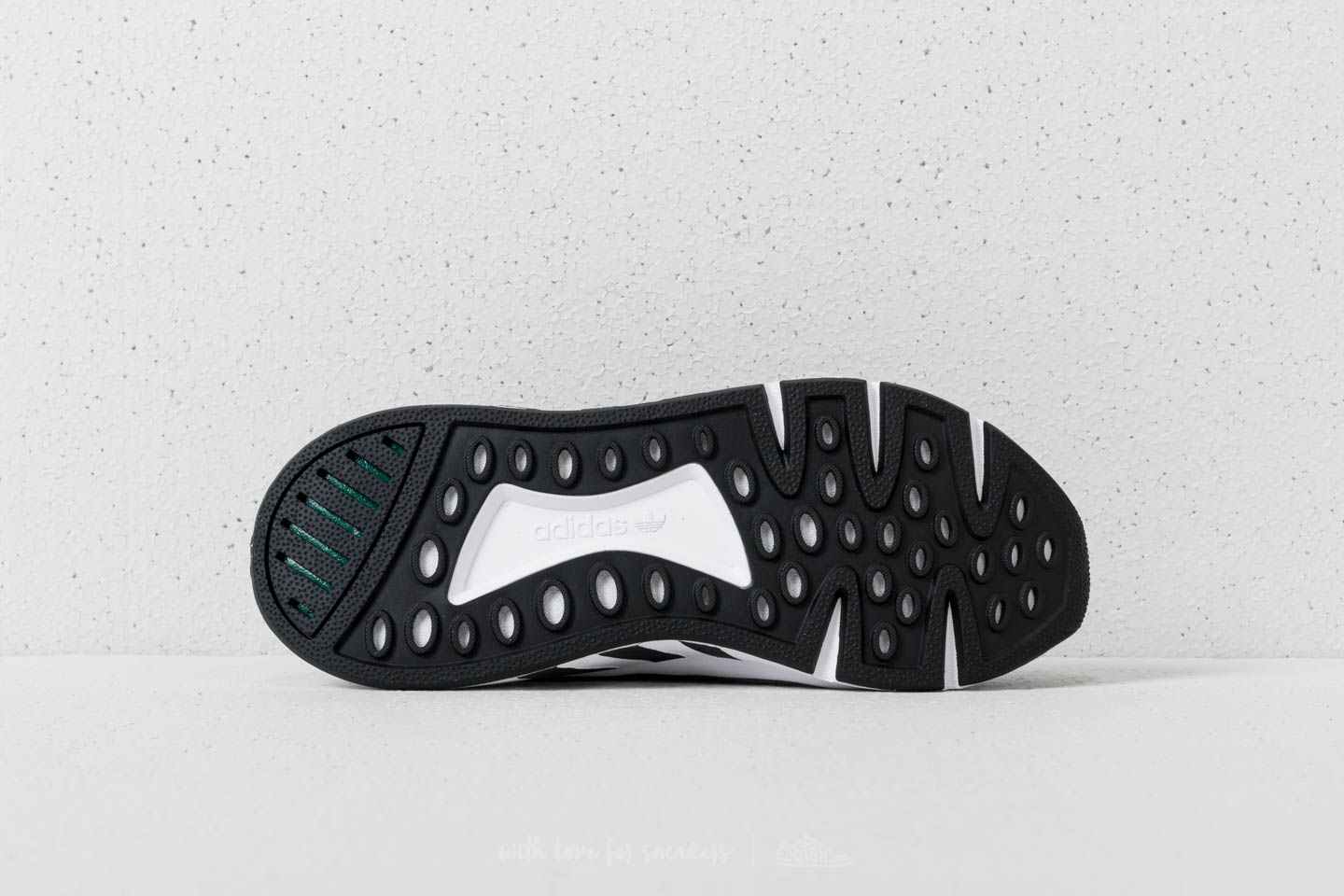 Eqt support mid adv blk/gn outlet