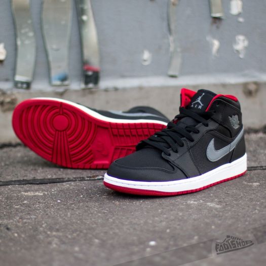 Aj1 mid black clearance