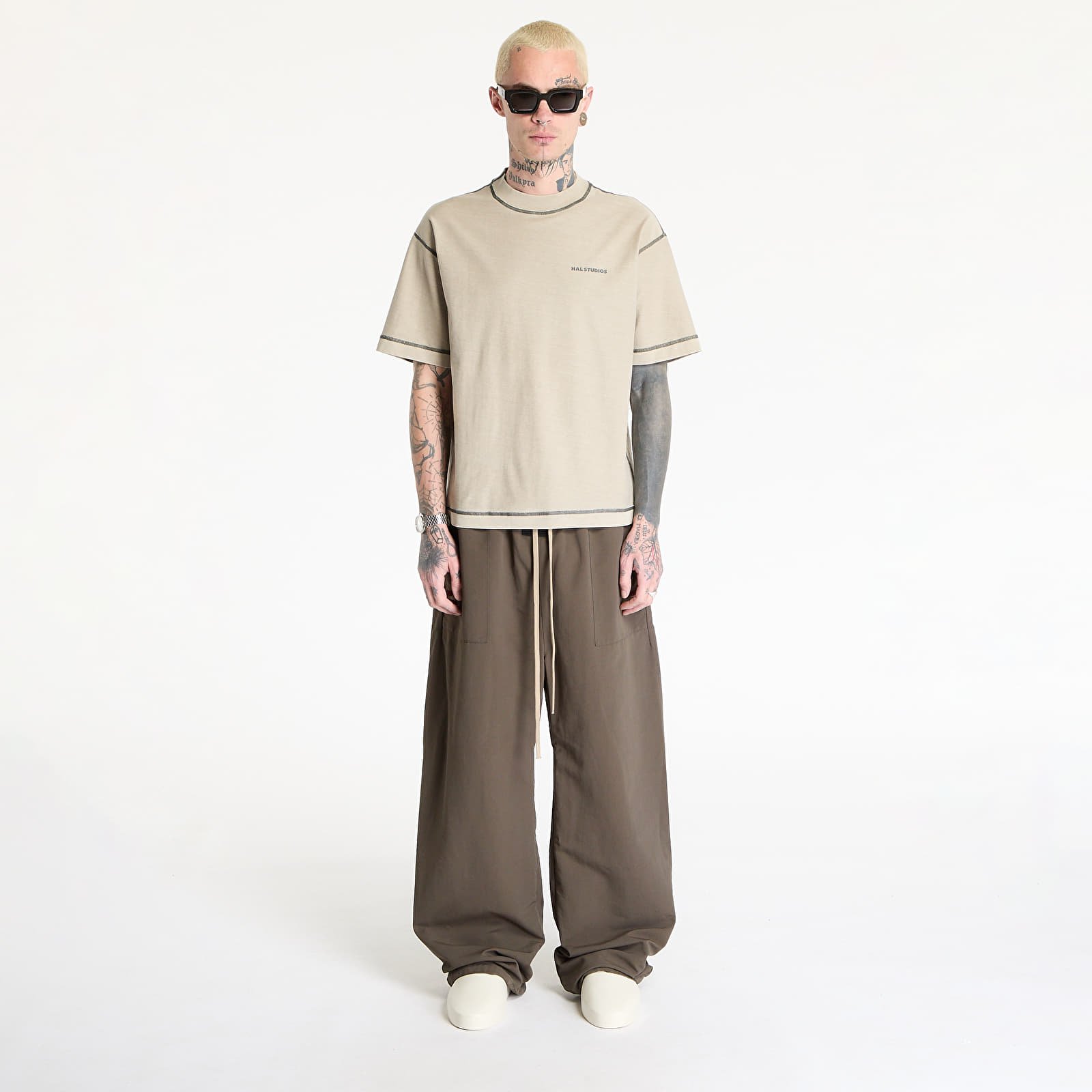 T-paidat HAL STUDIOS® Inside-Out Uniform T-Shirt UNISEX Dune