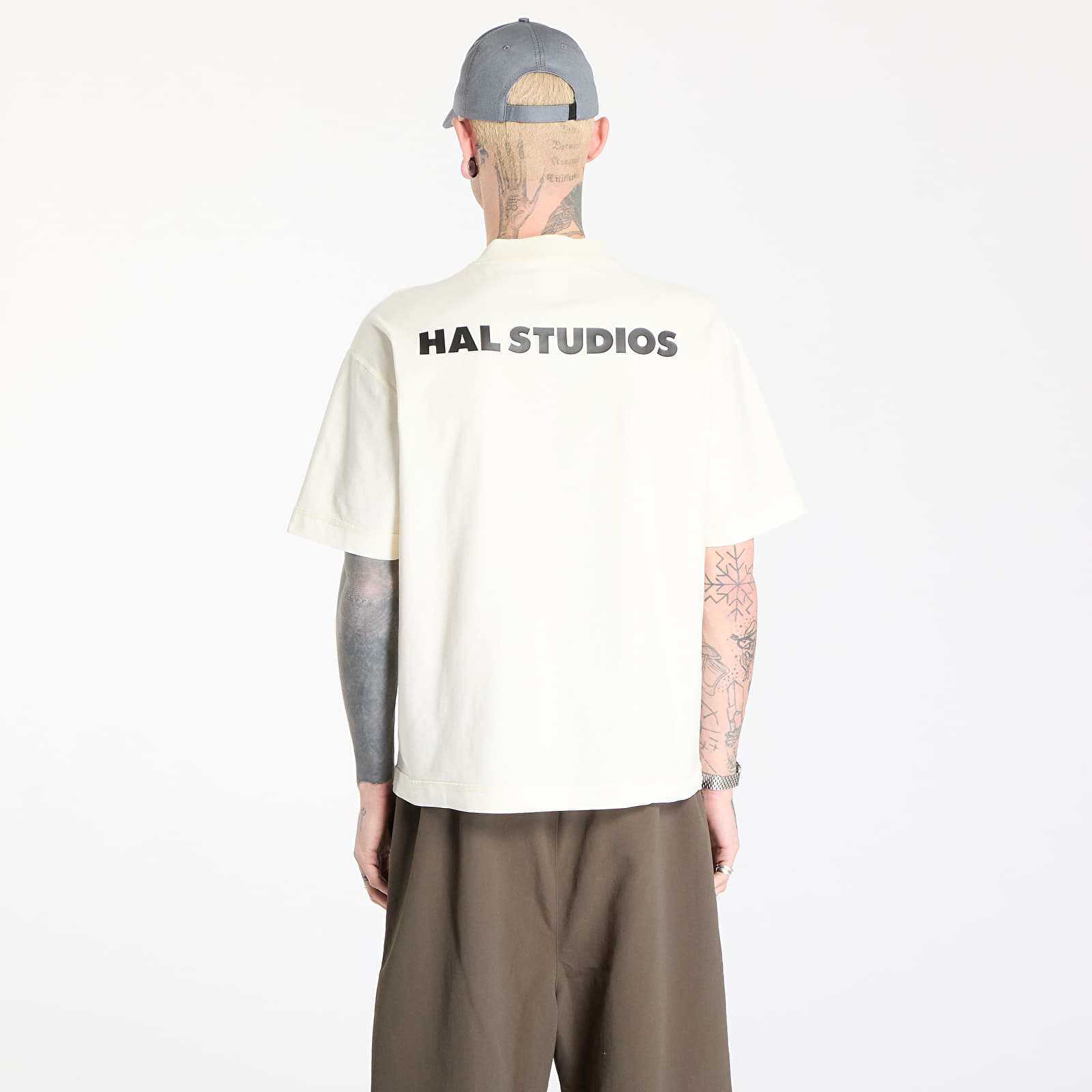 T-shirts HAL STUDIOS® Inside-Out Uniform T-Shirt UNISEX Off-White