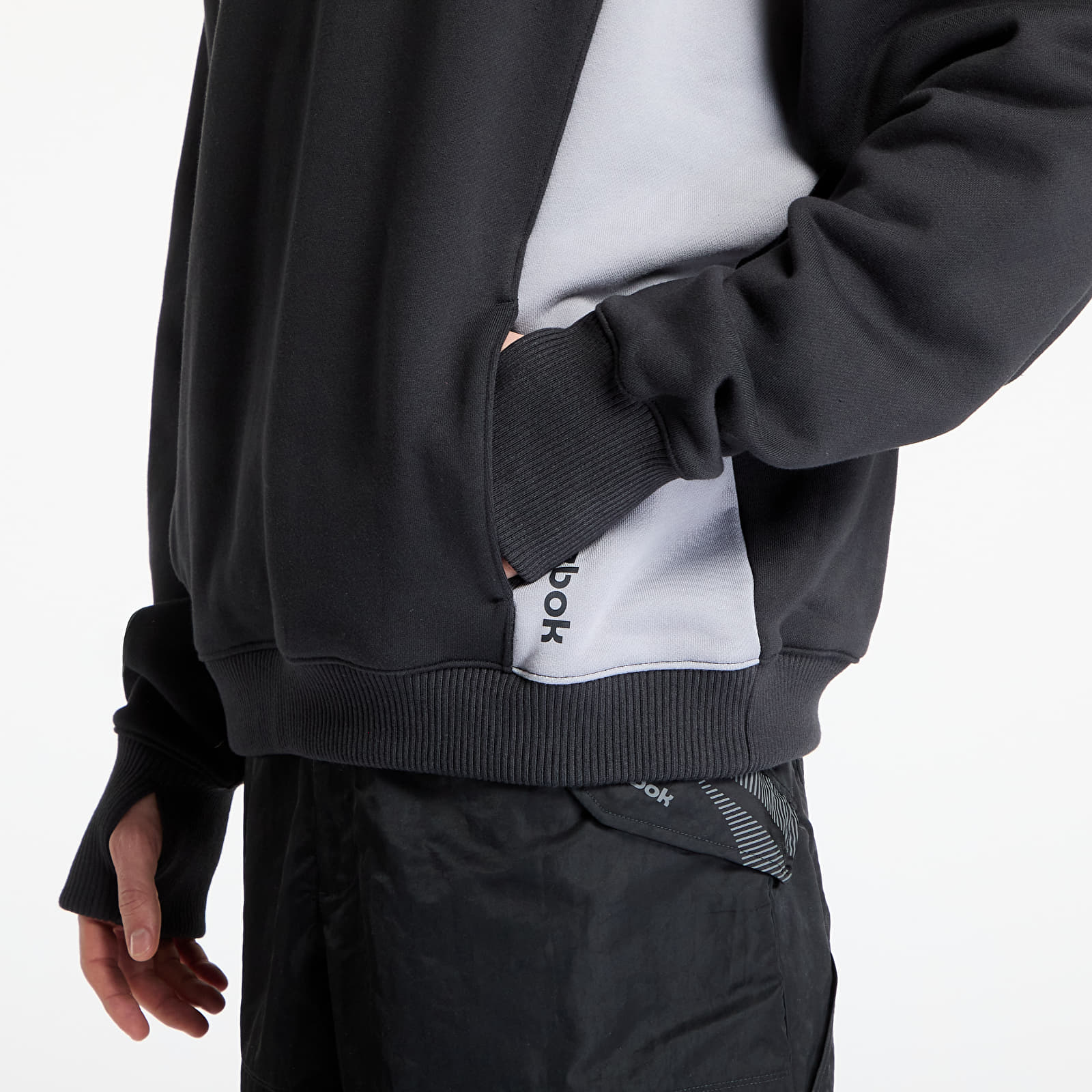 Hoodies and sweatshirts  Reebok French Terry Crewneck UNISEX Washed Black/ Grey 3