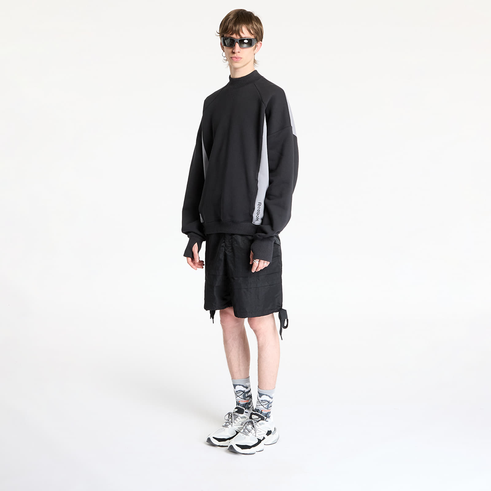 Hoodies and sweatshirts  Reebok French Terry Crewneck UNISEX Washed Black/ Grey 3