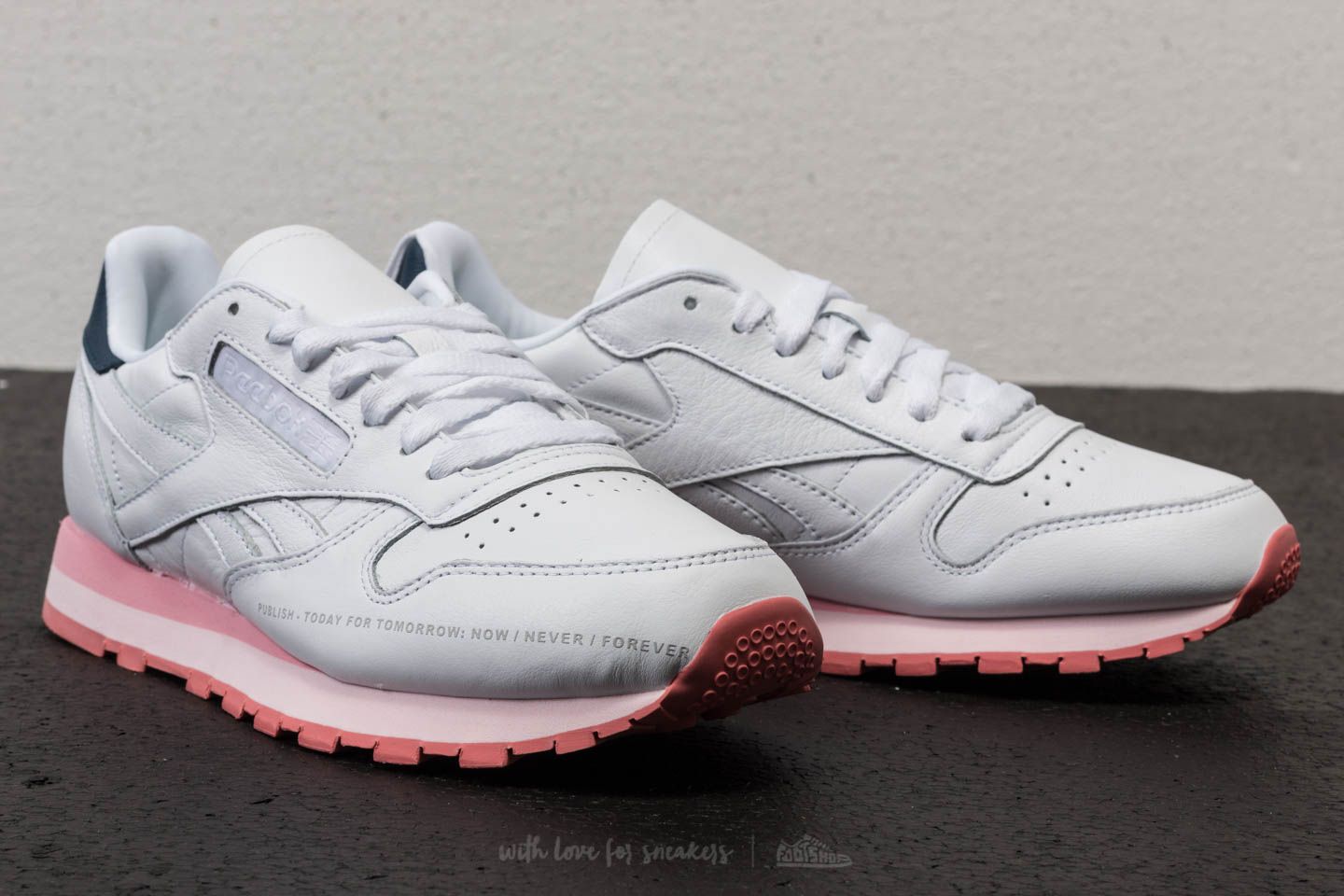 Moški čevlji Reebok x Publish Classic Leather White/ Steel/ Porcelian Pink