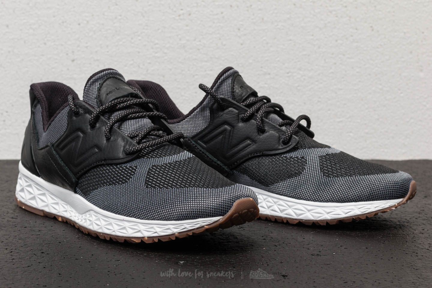 Men s shoes New Balance 100 Black Grey Footshop