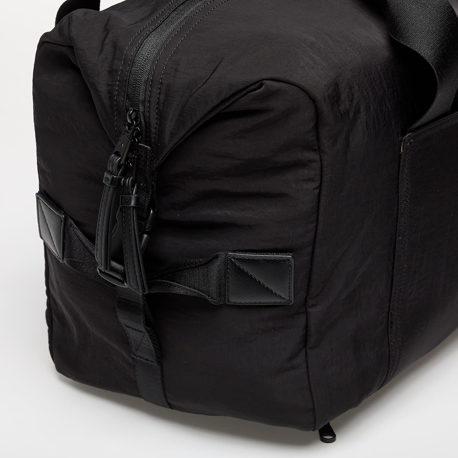 Tašky cez rameno Calvin Klein Jeans Metro Nylon Conv Bag Black