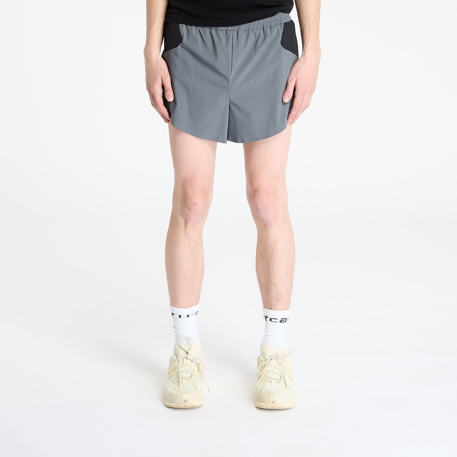 Pantaloni scurți pentru bărbați Reebok Run Shorts Grey 3/ Washed Black
